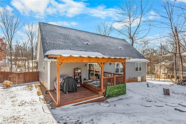 9 Courtesy Drive, Thomasville, NC 27360