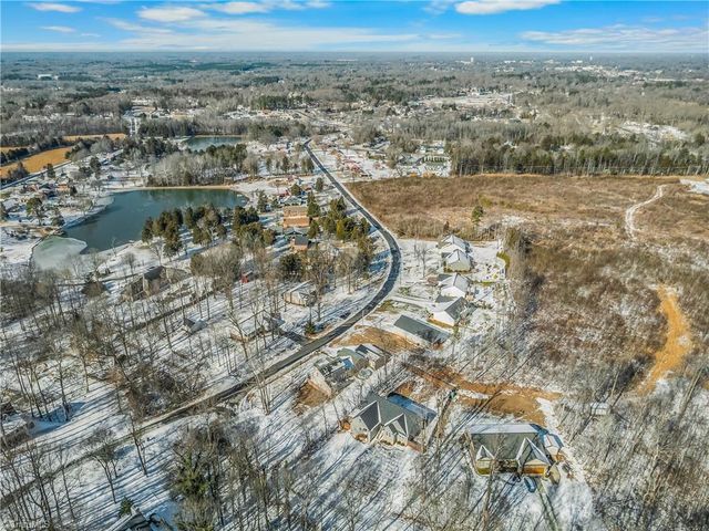 9 Courtesy Drive, Thomasville, NC 27360