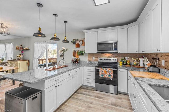 9 Courtesy Drive, Thomasville, NC 27360