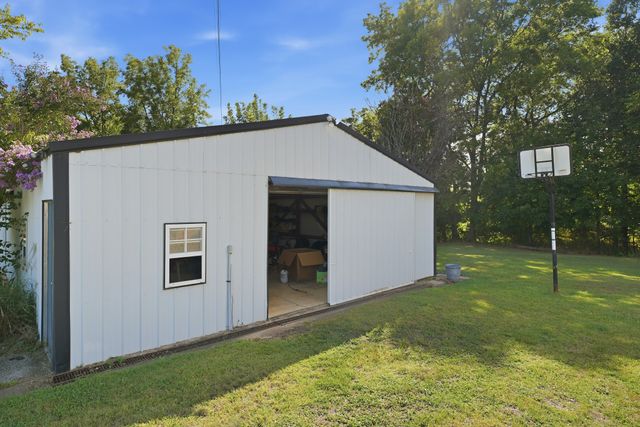 4854 Rock House Rd, Portland, TN 37148