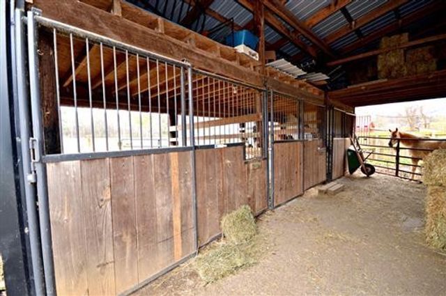 4854 Rock House Rd, Portland, TN 37148