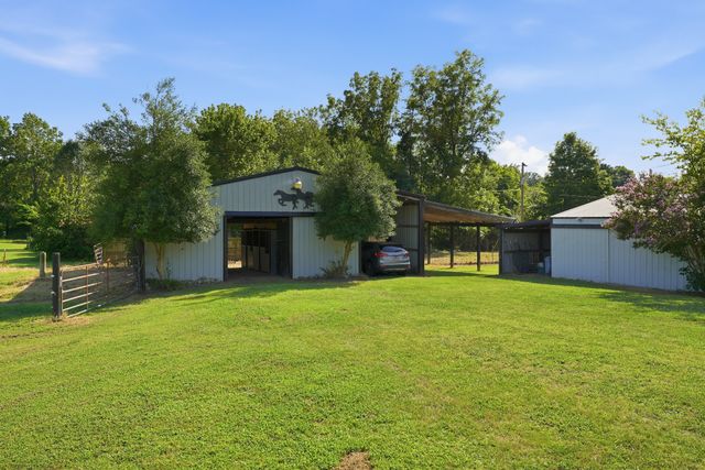 4854 Rock House Rd, Portland, TN 37148