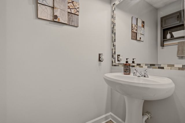 4854 Rock House Rd, Portland, TN 37148