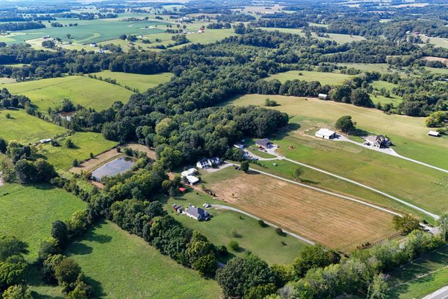 4854 Rock House Rd, Portland, TN 37148