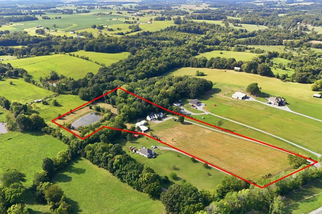 4854 Rock House Rd, Portland, TN 37148