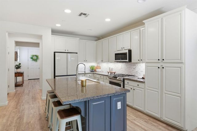 128 Dowd Ct, Folsom, CA 95630