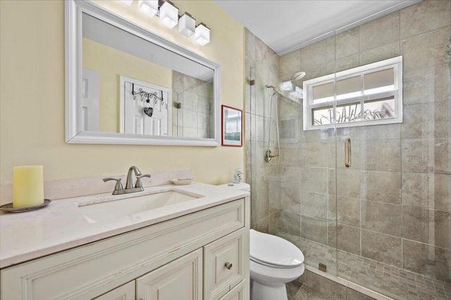 11 Dorchester Circle, Palm Beach Gardens, FL 33418