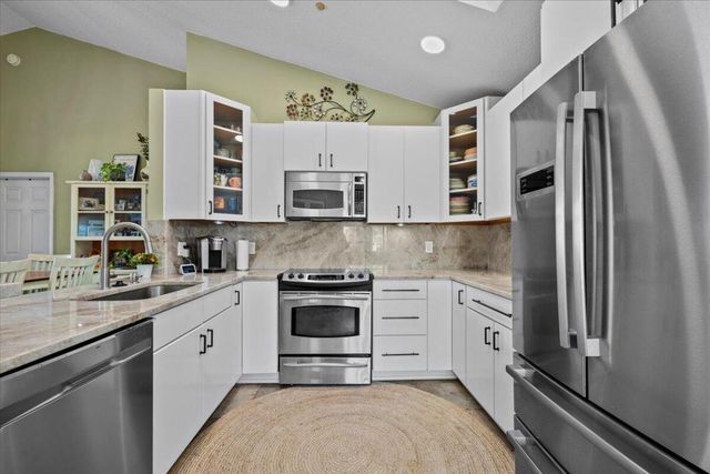 11 Dorchester Circle, Palm Beach Gardens, FL 33418