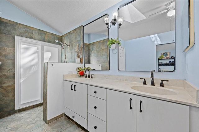 11 Dorchester Circle, Palm Beach Gardens, FL 33418