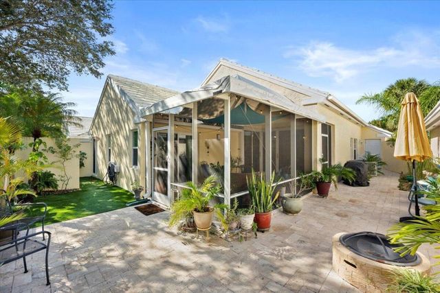 11 Dorchester Circle, Palm Beach Gardens, FL 33418