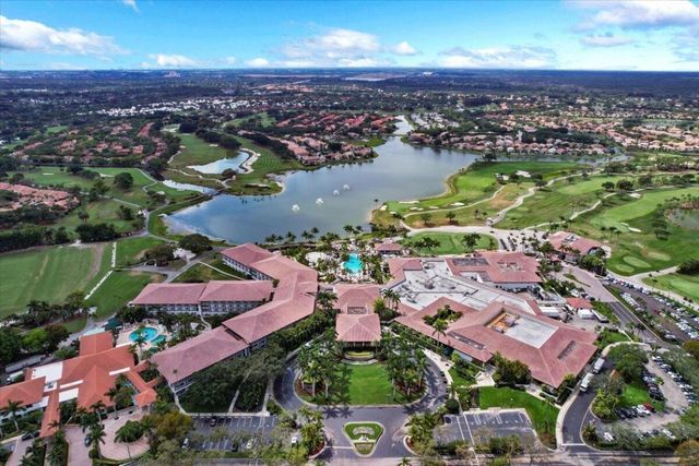 11 Dorchester Circle, Palm Beach Gardens, FL 33418