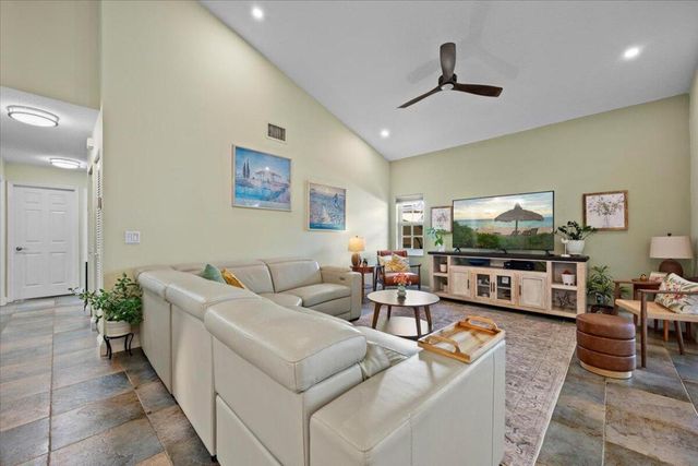 11 Dorchester Circle, Palm Beach Gardens, FL 33418