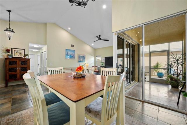 11 Dorchester Circle, Palm Beach Gardens, FL 33418