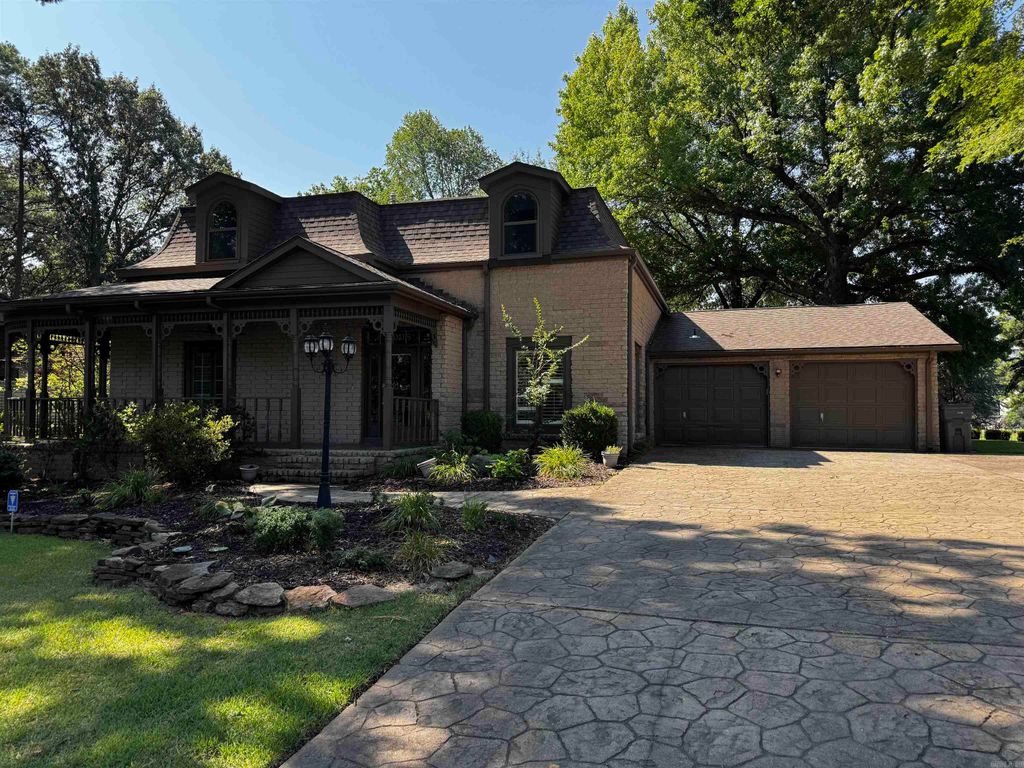 1005 Fairway Drive, Jonesboro, AR 72401
