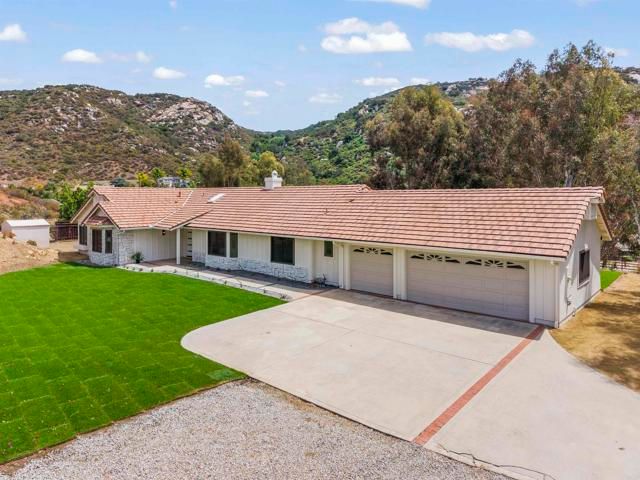 25945 Forest Drive, Escondido, CA 92026