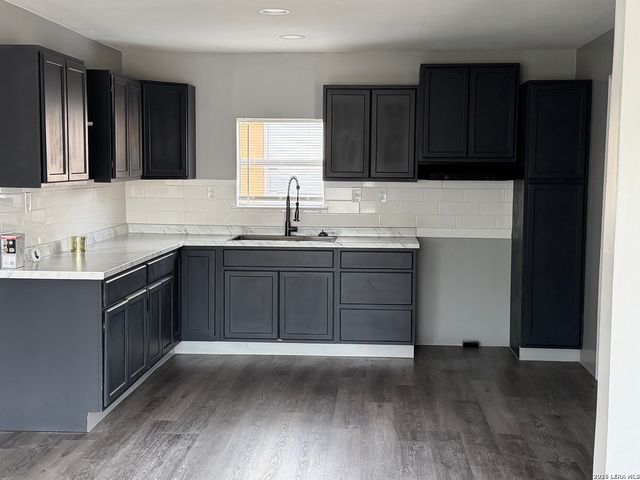 919 KAYROE RD, Adkins, TX 78101