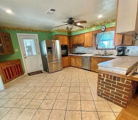 2003 Hwy 109 Highway S, Vinton, LA 70668