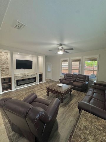 204 Red Fox Lane, Denton, TX 76210