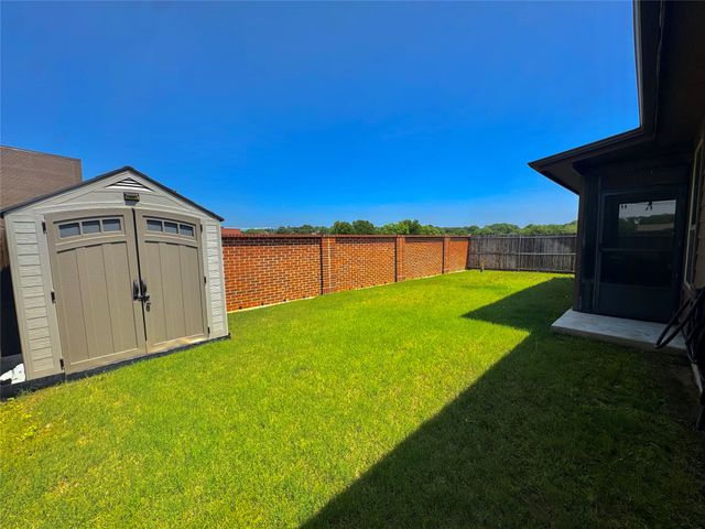 204 Red Fox Lane, Denton, TX 76210