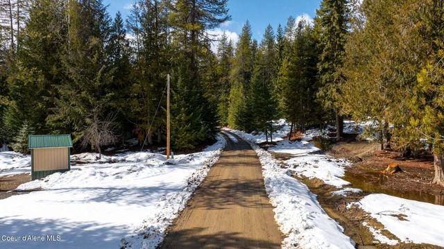 255 Thunder ALY, Sandpoint, ID 83864