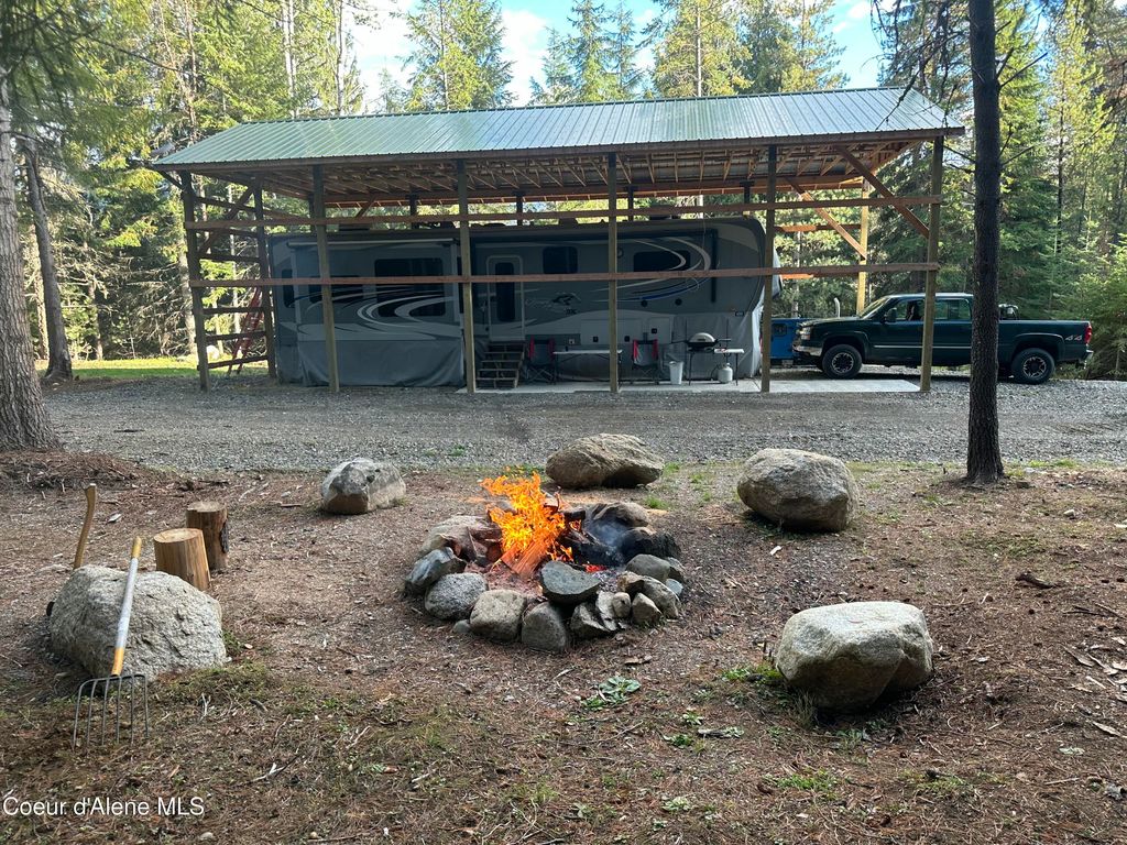 255 Thunder ALY, Sandpoint, ID 83864