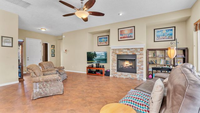 301 Zuni River Circle SW, Los Lunas, NM 87031