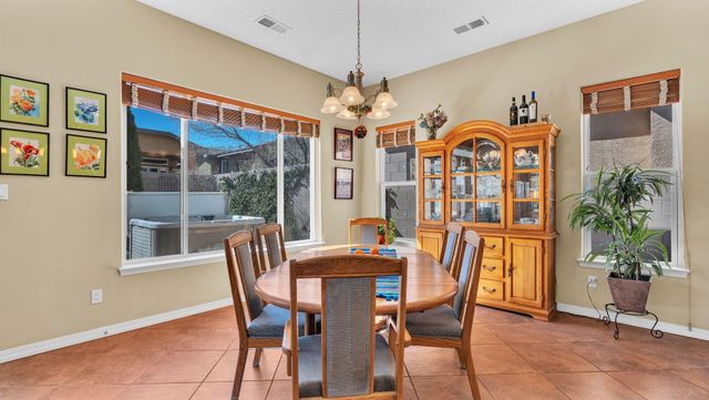 301 Zuni River Circle SW, Los Lunas, NM 87031