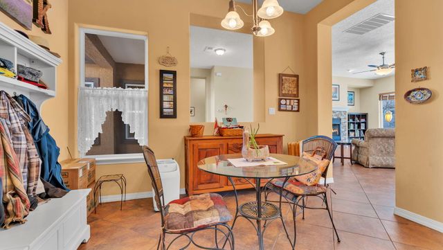 301 Zuni River Circle SW, Los Lunas, NM 87031