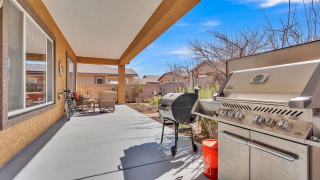 301 Zuni River Circle SW, Los Lunas, NM 87031