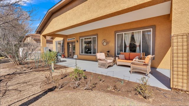 301 Zuni River Circle SW, Los Lunas, NM 87031