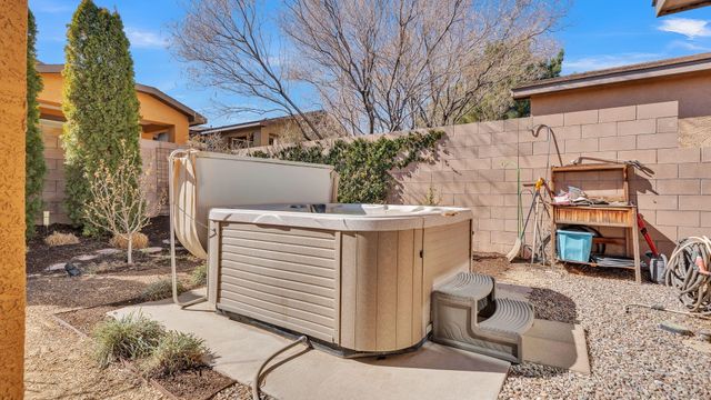 301 Zuni River Circle SW, Los Lunas, NM 87031
