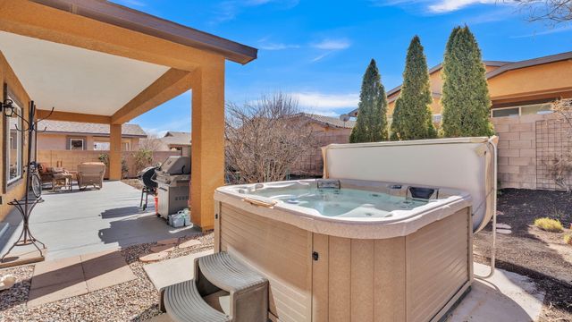 301 Zuni River Circle SW, Los Lunas, NM 87031