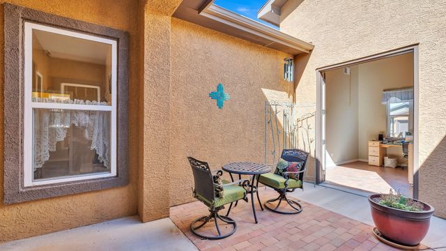 301 Zuni River Circle SW, Los Lunas, NM 87031