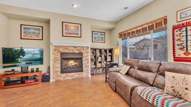 301 Zuni River Circle SW, Los Lunas, NM 87031