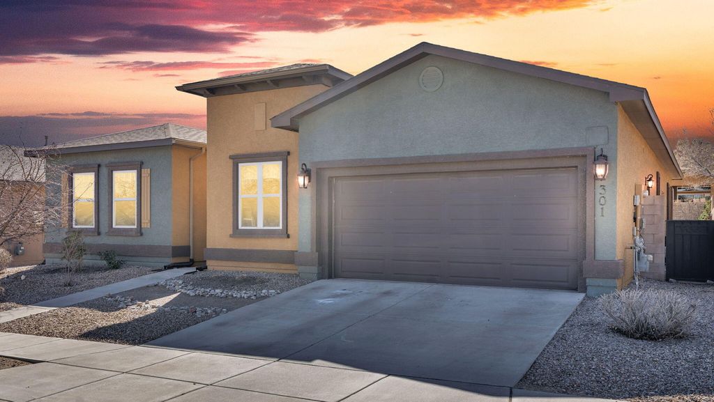 301 Zuni River Circle SW, Los Lunas, NM 87031