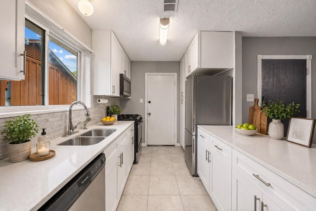 3002 Newcastle Drive, Baytown, TX 77521