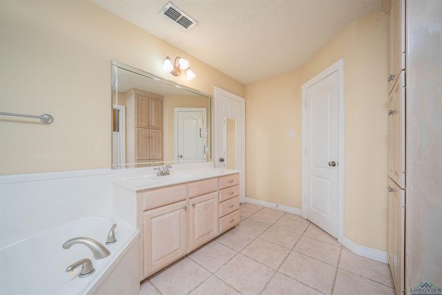 2801 Hickory Stick Ct, Longview, TX 75605