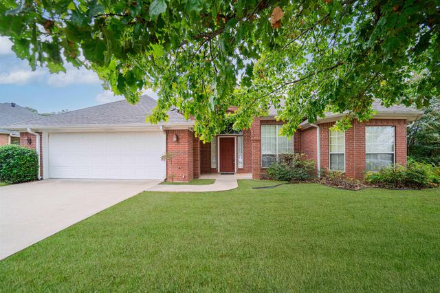 2801 Hickory Stick Ct, Longview, TX 75605