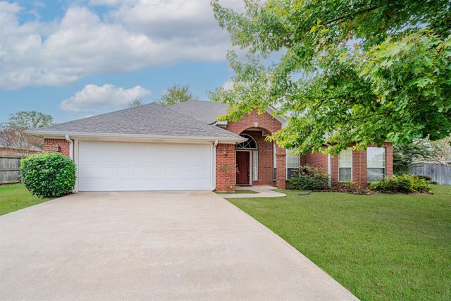 2801 Hickory Stick Ct, Longview, TX 75605