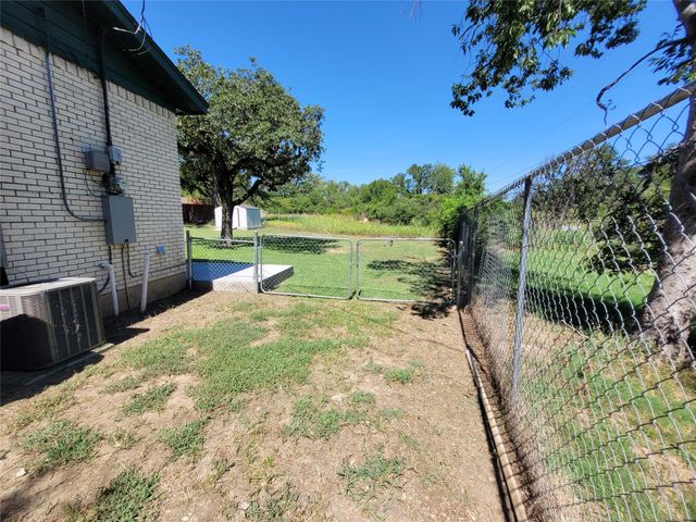 3233 Hiawatha Trail, Lake Worth, TX 76135