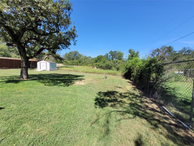 3233 Hiawatha Trail, Lake Worth, TX 76135