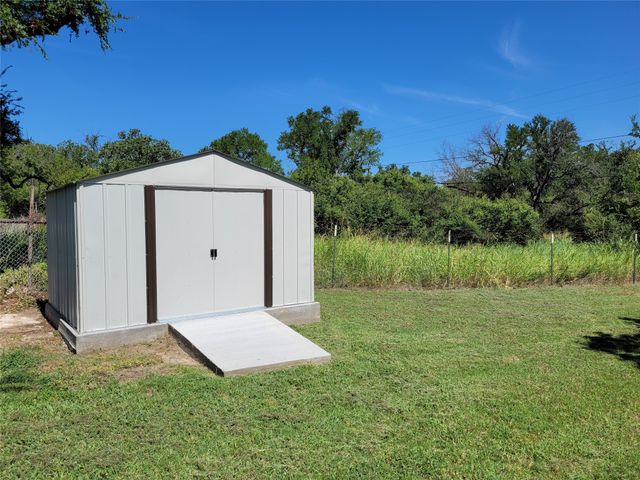 3233 Hiawatha Trail, Lake Worth, TX 76135