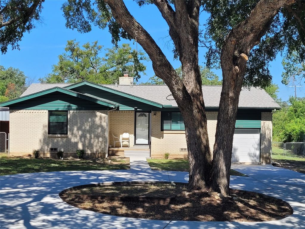 3233 Hiawatha Trail, Lake Worth, TX 76135