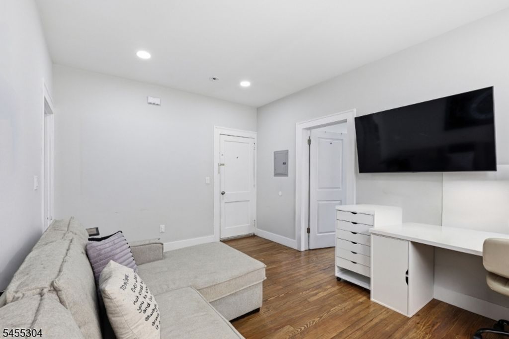 27 Lindsley Pl, East Orange City, NJ 07018 — photo 2