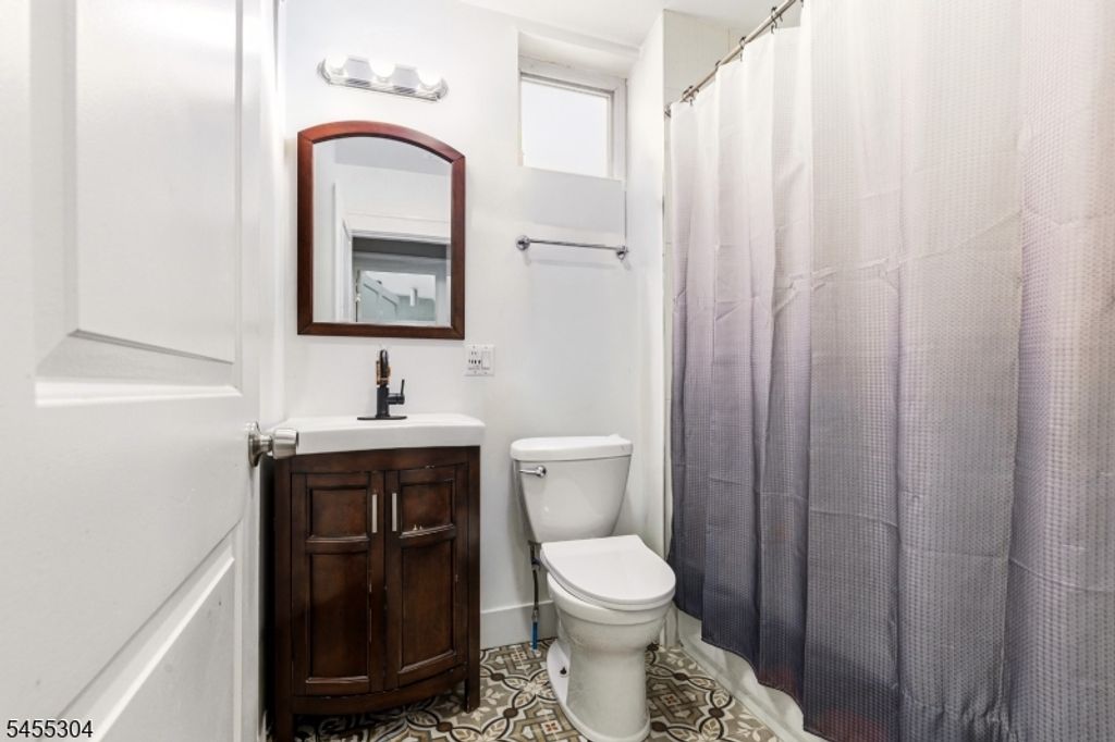 27 Lindsley Pl, East Orange City, NJ 07018 — photo 5