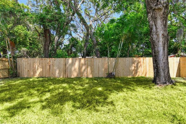10011 N ANNETTE AVENUE, Tampa, FL 33612