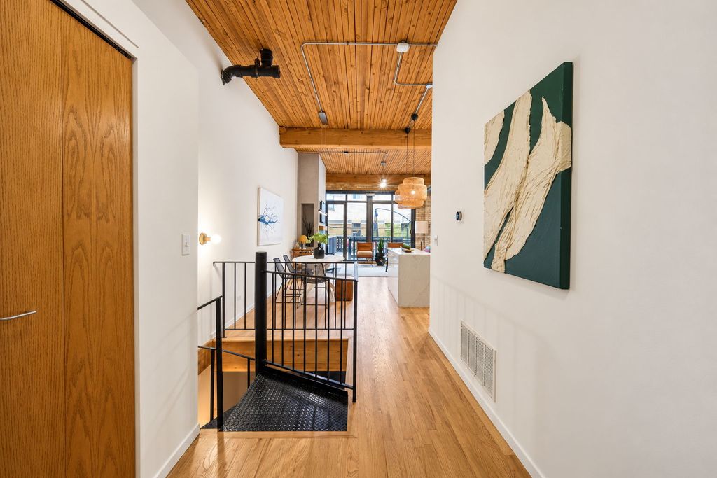 2333 W St. Paul Avenue 202, Chicago, IL 60647 — photo 2