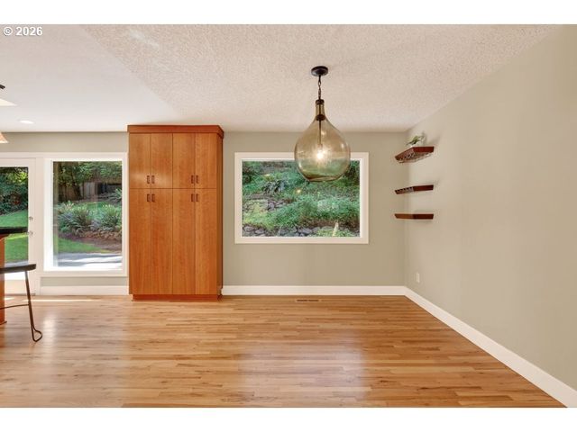 2584 PARK Rd, Lake Oswego, OR 97034