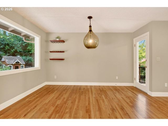 2584 PARK Rd, Lake Oswego, OR 97034
