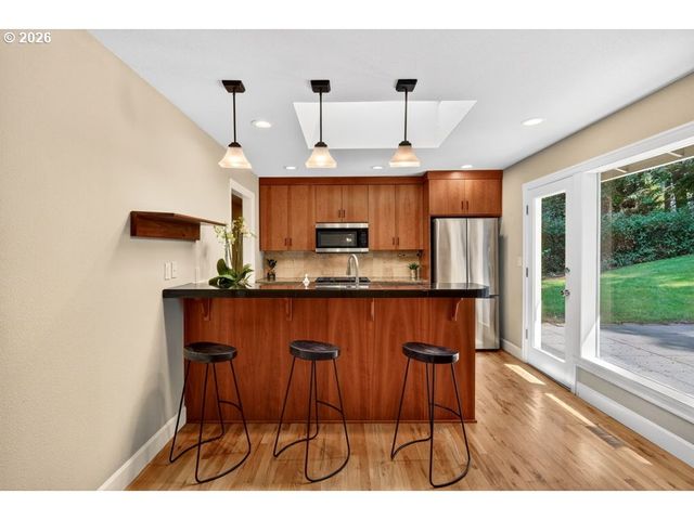2584 PARK Rd, Lake Oswego, OR 97034